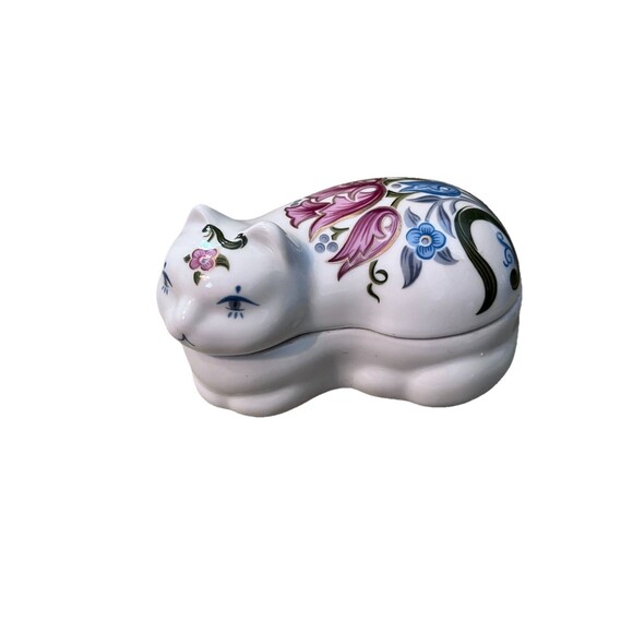 Elizabeth Arden Cat Painted Porcelain Box Made in Japan 4 Inches Trinket - Picture 1 of 7